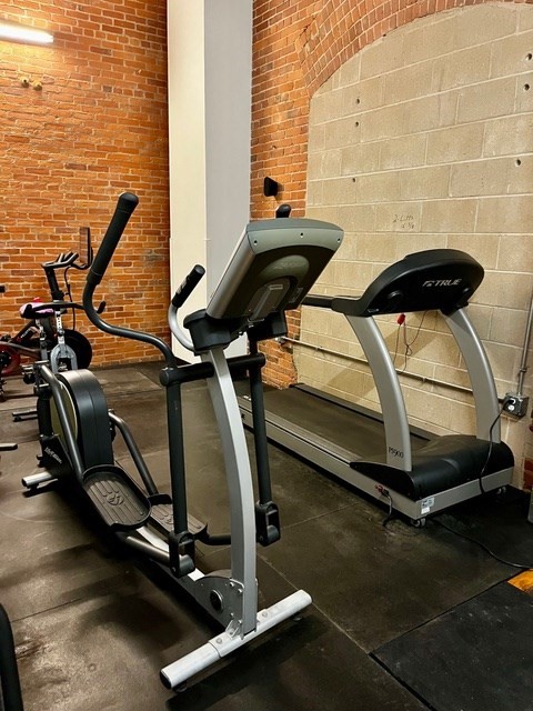 1 bed, 1 bath apartment for rent at 1 Westinghouse Plz Unit C-311, Hyde Park — photo 11 of 16