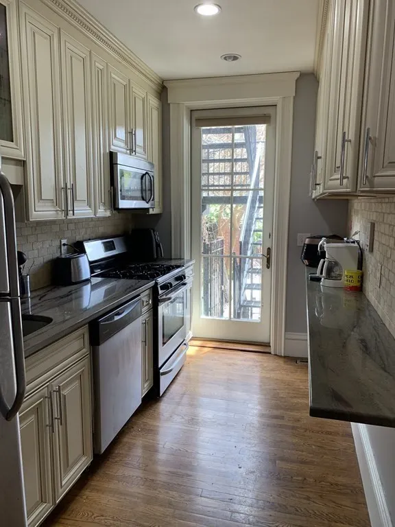 4 bed, 2 bath apartment for rent at 1 Wigglesworth St Unit 1, Mission Hill — photo 4 of 39
