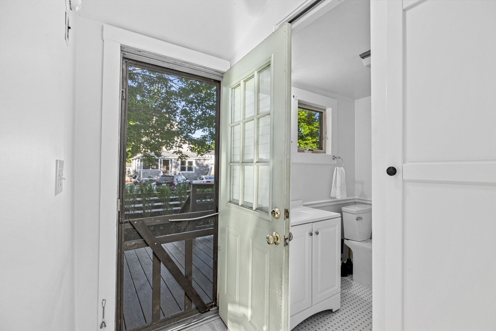 3 bed, 1 bath apartment for rent at 1 Winslow Ave, Scituate — photo 4 of 23