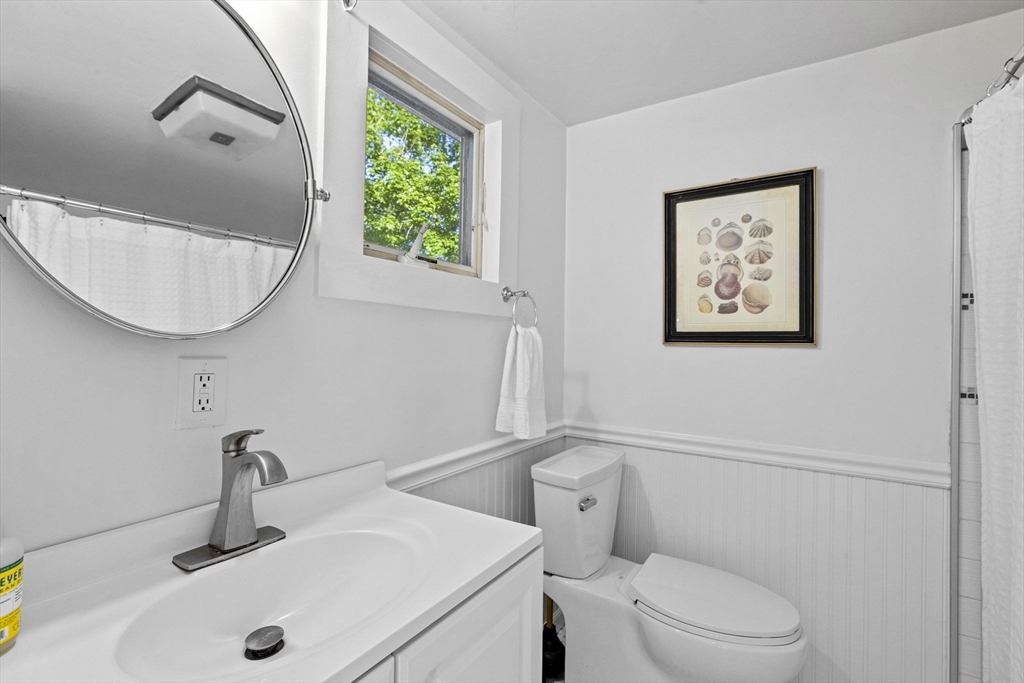 3 bed, 1 bath apartment for rent at 1 Winslow Ave, Scituate — photo 5 of 23