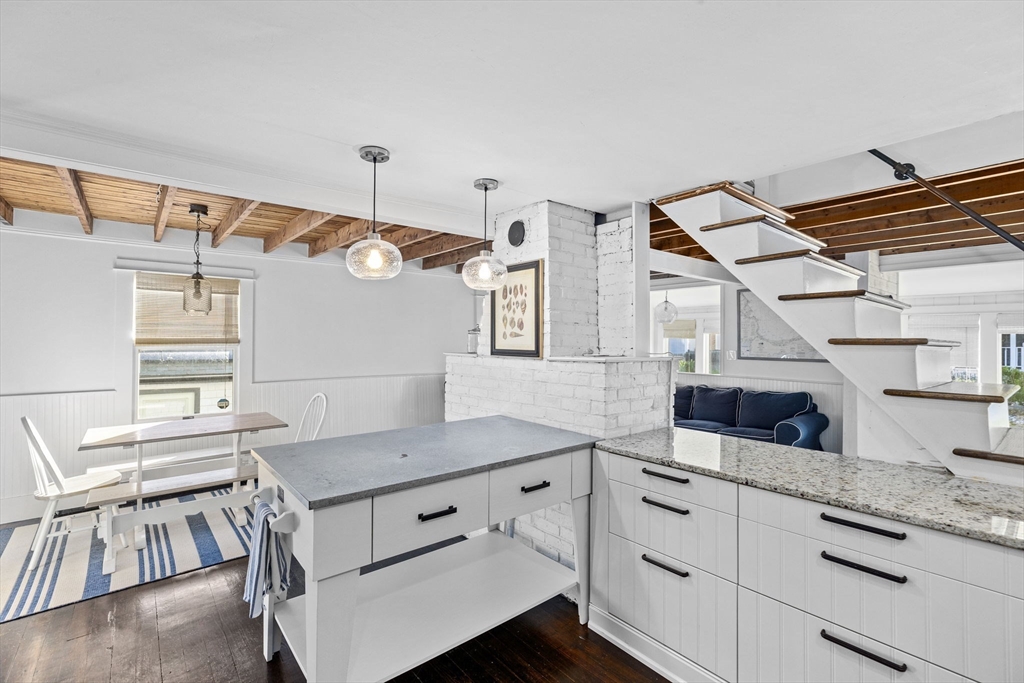 3 bed, 1 bath apartment for rent at 1 Winslow Ave, Scituate — photo 9 of 23