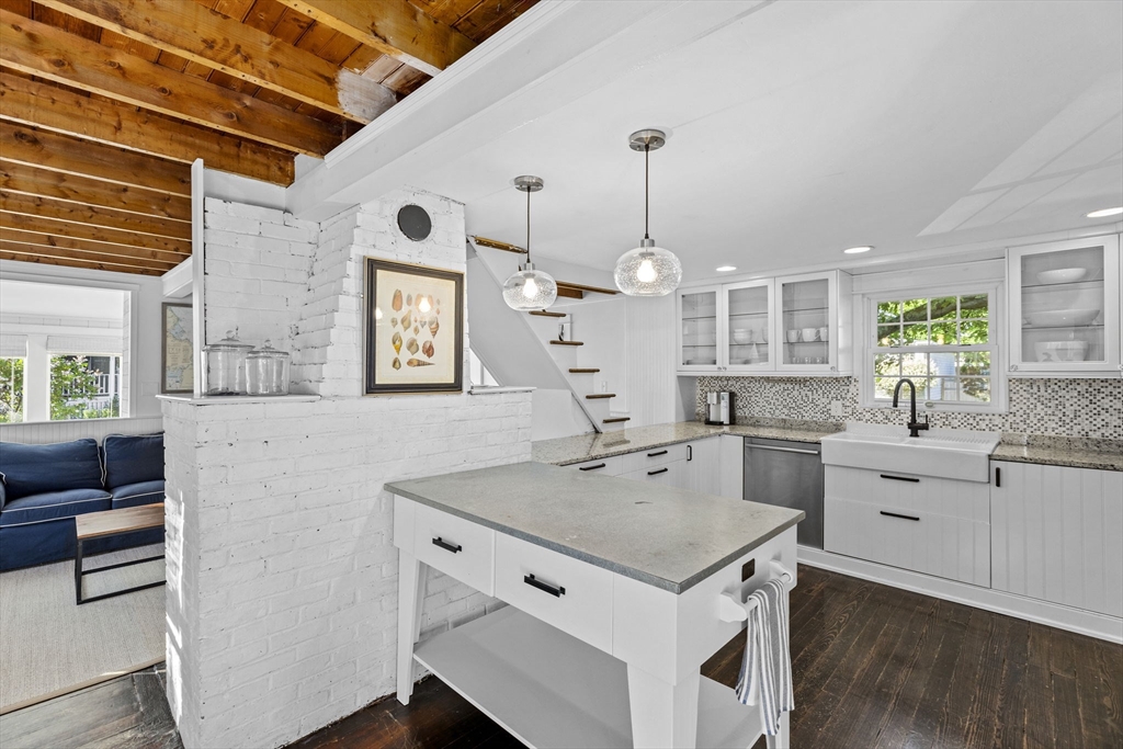 3 bed, 1 bath apartment for rent at 1 Winslow Ave, Scituate — photo 10 of 23