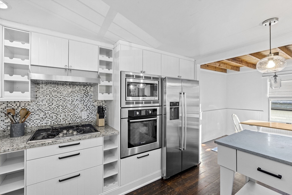 3 bed, 1 bath apartment for rent at 1 Winslow Ave, Scituate — photo 8 of 23