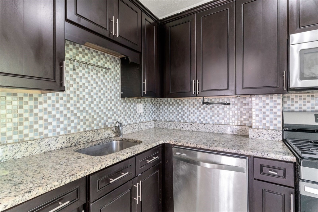 2 bed, 1 bath apartment for rent at 10-12 Bolster St Unit 3, Jamaica Plain — photo 3 of 17