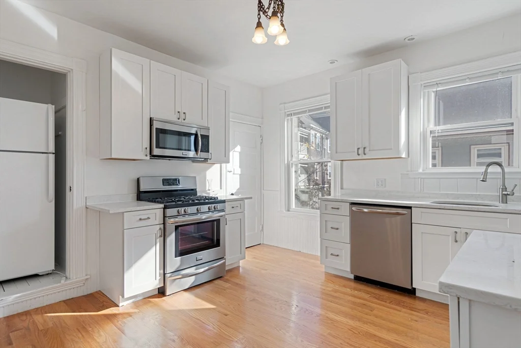 4 bed, 1 bath apartment for rent at 10-12 Castlerock Unit 2, Dorchester — photo 2 of 22