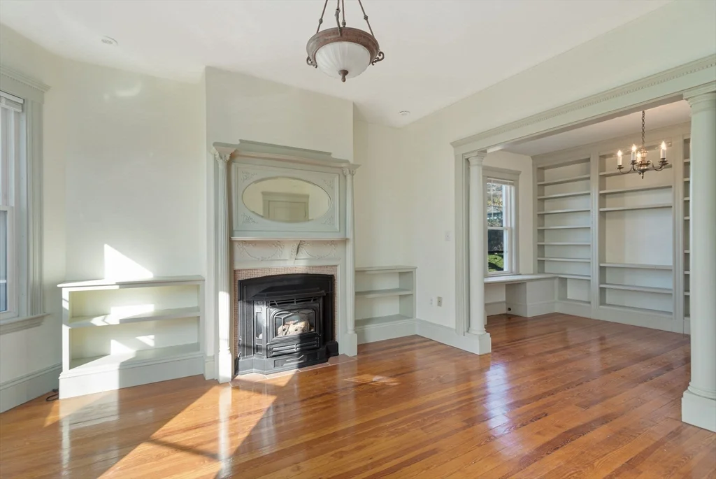 4 bed, 1 bath apartment for rent at 10-12 Castlerock Unit 2, Dorchester — photo 6 of 22