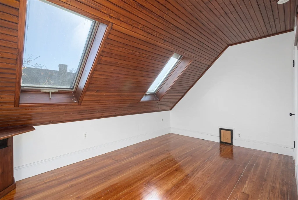 4 bed, 1 bath apartment for rent at 10-12 Castlerock Unit 2, Dorchester — photo 15 of 22
