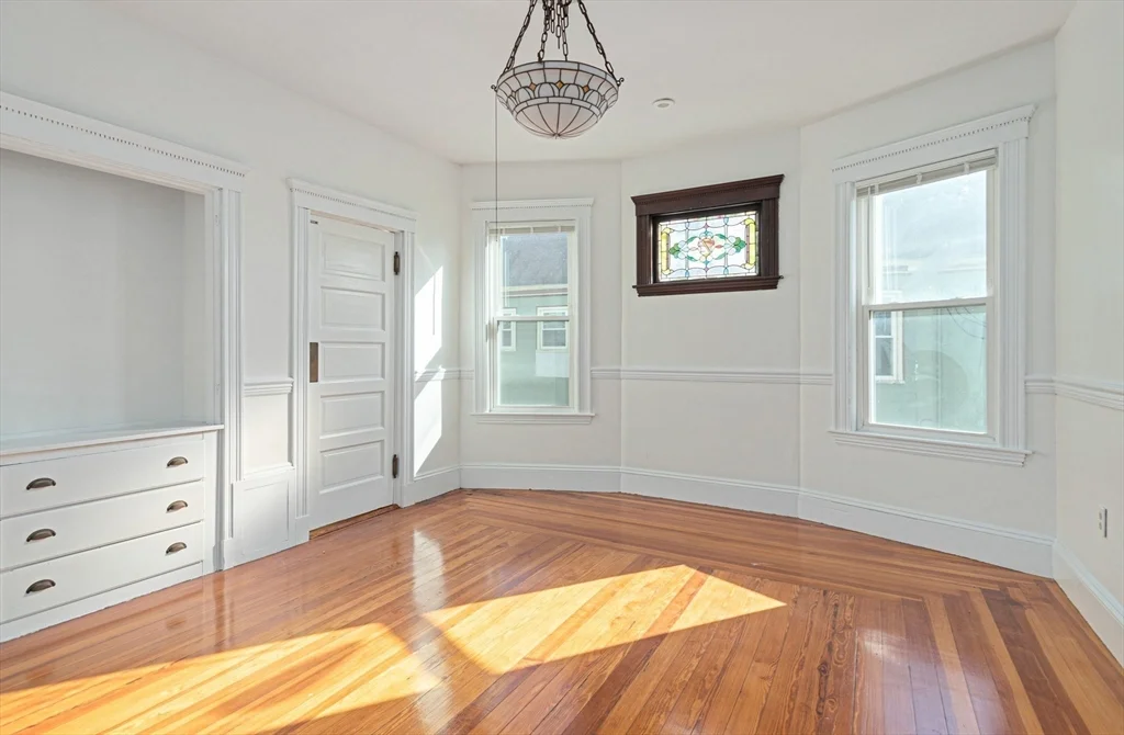 4 bed, 1 bath apartment for rent at 10-12 Castlerock Unit 2, Dorchester — photo 10 of 22
