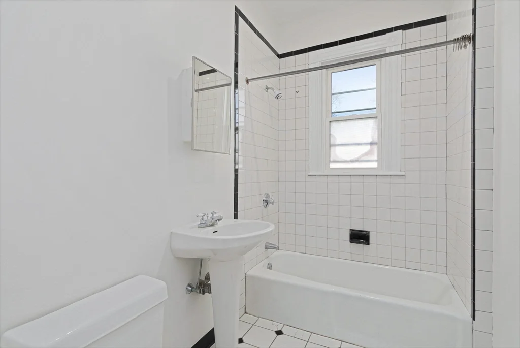 4 bed, 1 bath apartment for rent at 10-12 Castlerock Unit 2, Dorchester — photo 12 of 22