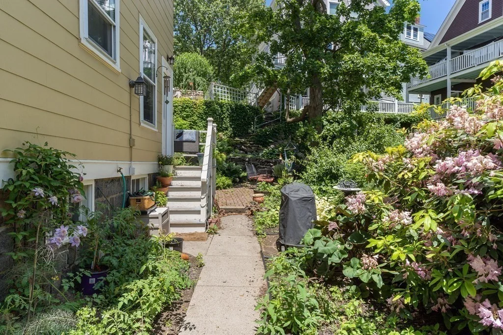 4 bed, 1 bath apartment for rent at 10-12 Castlerock Unit 2, Dorchester — photo 20 of 22