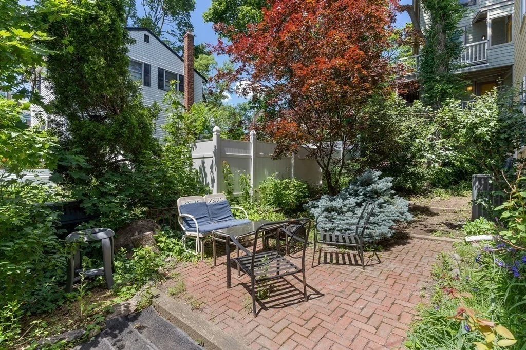 4 bed, 1 bath apartment for rent at 10-12 Castlerock Unit 2, Dorchester — photo 21 of 22