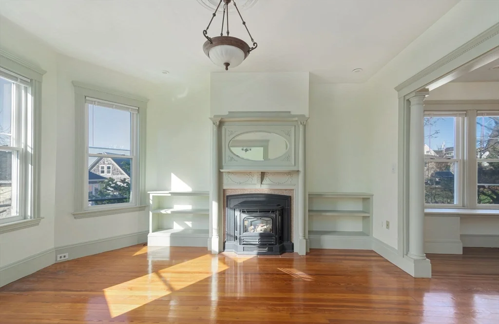 4 bed, 1 bath apartment for rent at 10-12 Castlerock Unit 2, Dorchester — photo 7 of 22