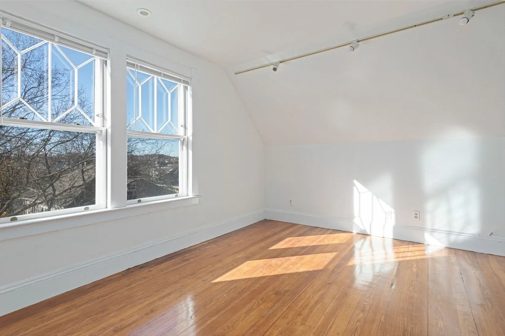 4 bed, 1 bath apartment for rent at 10-12 Castlerock Unit 2, Dorchester — photo 8 of 22