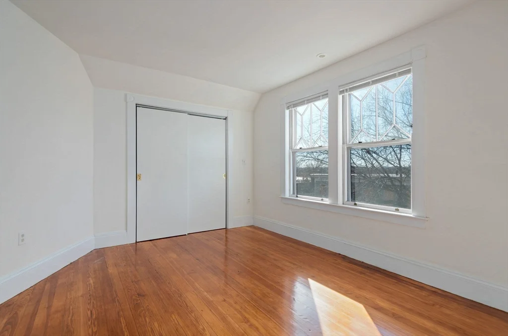 4 bed, 1 bath apartment for rent at 10-12 Castlerock Unit 2, Dorchester — photo 9 of 22