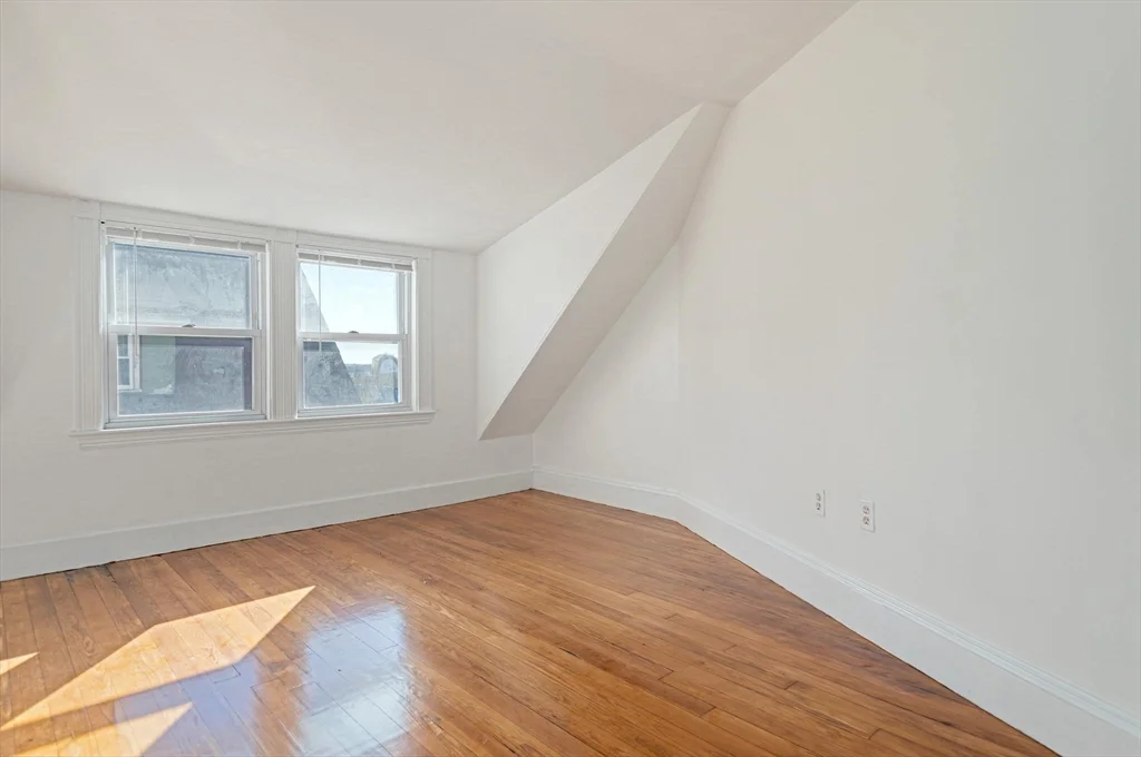 4 bed, 1 bath apartment for rent at 10-12 Castlerock Unit 2, Dorchester — photo 14 of 22
