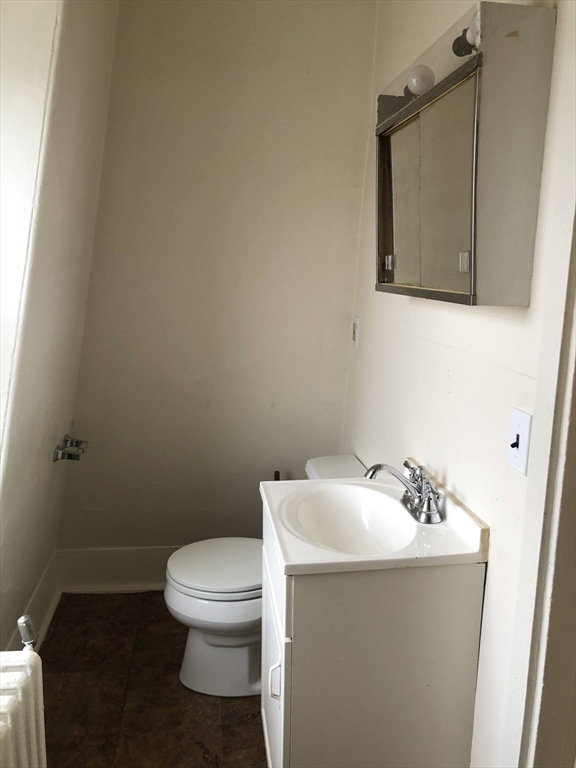 Studio bed, 1 bath apartment for rent at 10-12 Maple St Unit 10, Waltham — photo 8 of 11