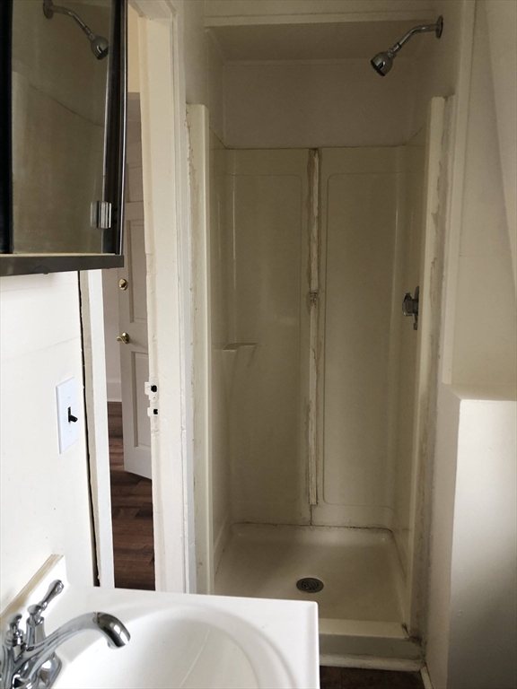 Studio bed, 1 bath apartment for rent at 10-12 Maple St Unit 10, Waltham — photo 6 of 11