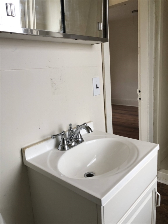 Studio bed, 1 bath apartment for rent at 10-12 Maple St Unit 10, Waltham — photo 7 of 11