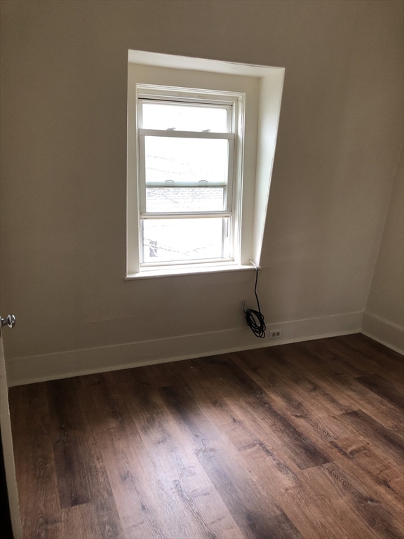 Studio bed, 1 bath apartment for rent at 10-12 Maple St Unit 10, Waltham — photo 4 of 11