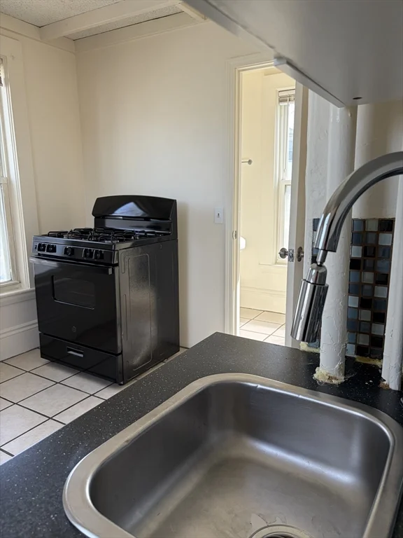 Studio bed, 1 bath apartment for rent at 10-12 Maple St Unit 6, Waltham — photo 11 of 15