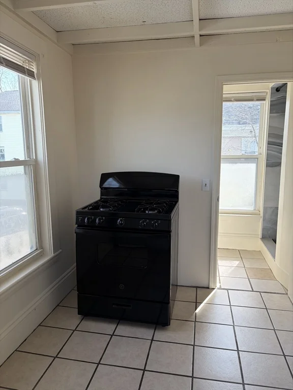 Studio bed, 1 bath apartment for rent at 10-12 Maple St Unit 6, Waltham — photo 7 of 15