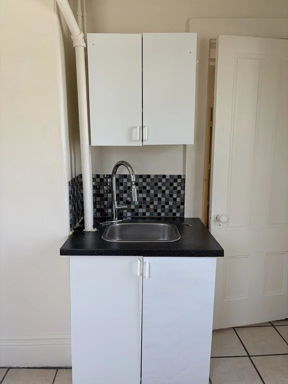 Studio bed, 1 bath apartment for rent at 10-12 Maple St Unit 6, Waltham — photo 9 of 15