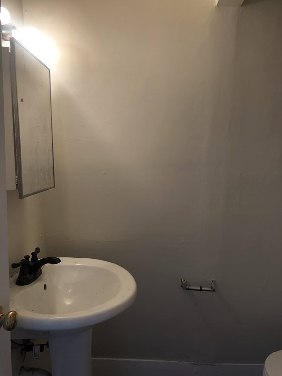 Studio bed, 1 bath apartment for rent at 10-12 Maple St Unit 7, Waltham — photo 8 of 10
