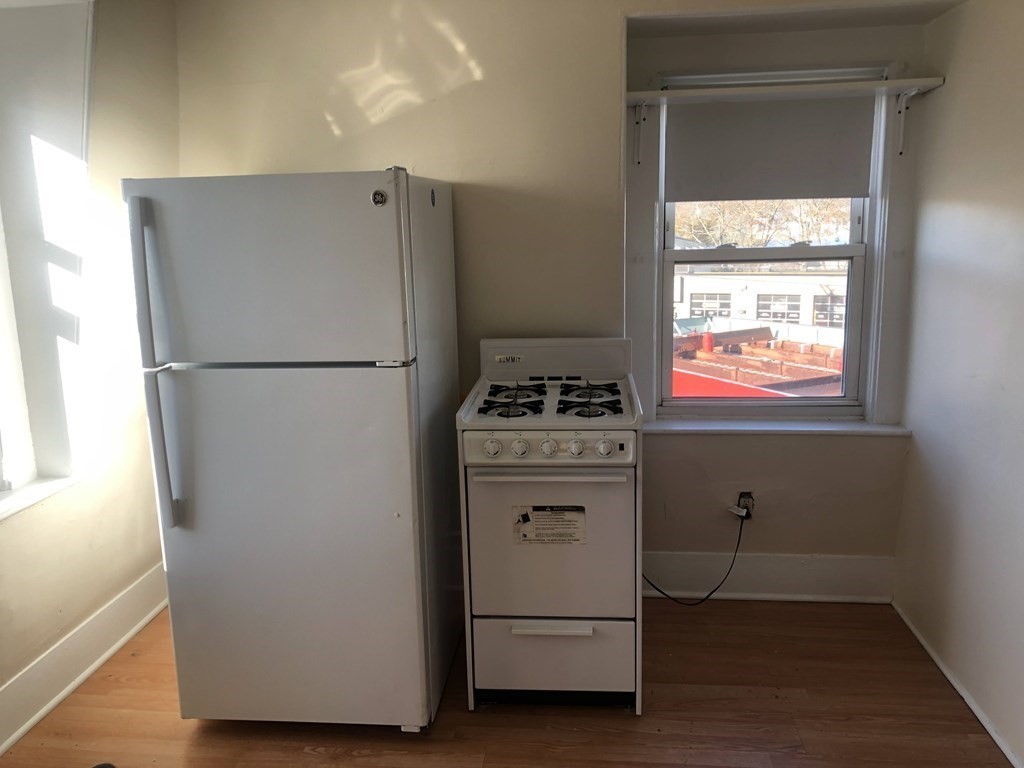 Studio bed, 1 bath apartment for rent at 10-12 Maple St Unit 7, Waltham