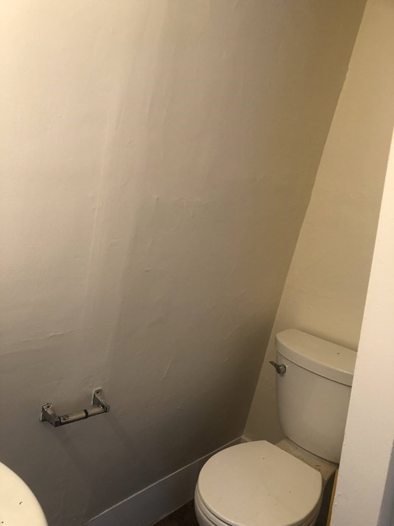Studio bed, 1 bath apartment for rent at 10-12 Maple St Unit 7, Waltham — photo 9 of 10