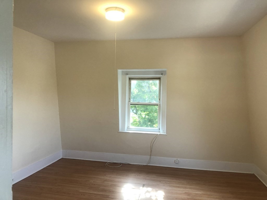 Studio bed, 1 bath apartment for rent at 10-12 Maple St Unit 7, Waltham — photo 4 of 10