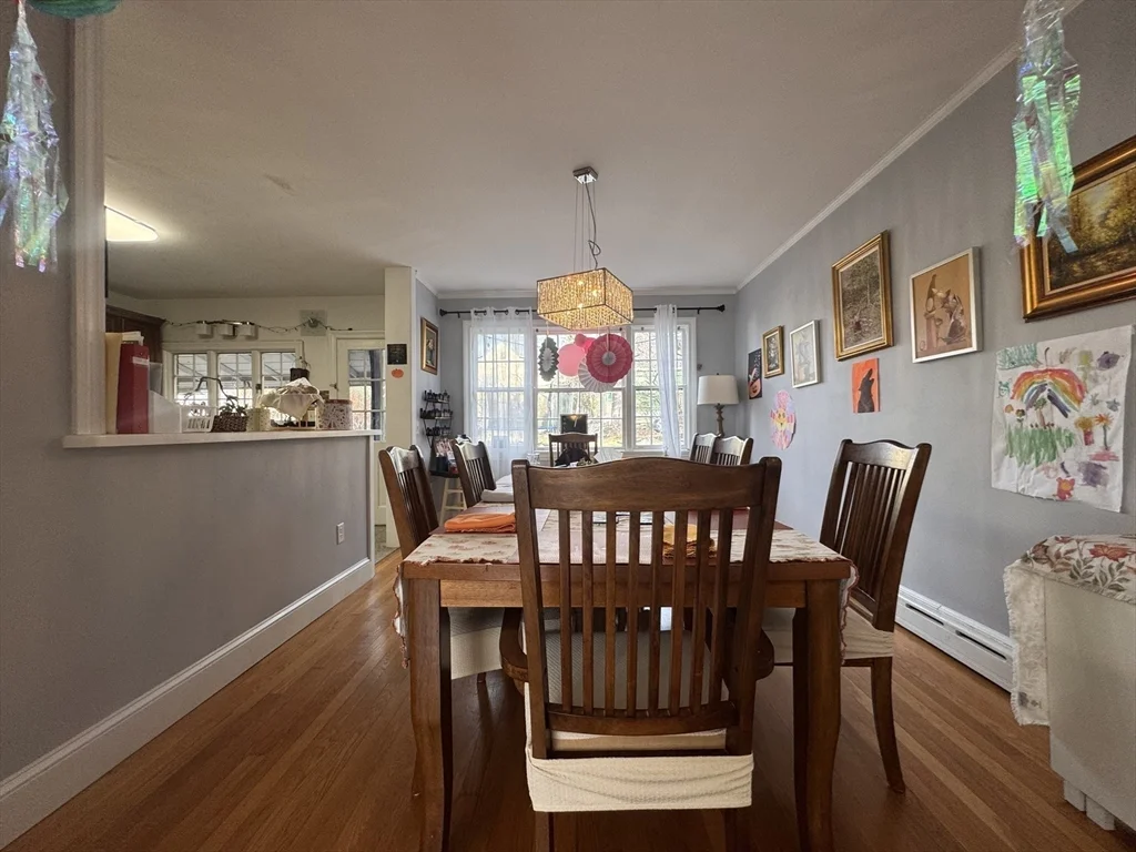 4 bed, 2 bath apartment for rent at 10-12 Webster St Unit 1, Winchester — photo 4 of 31