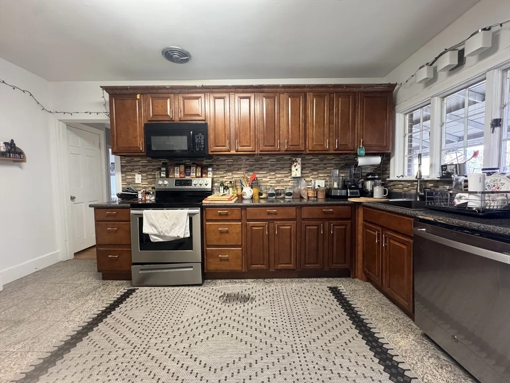 4 bed, 2 bath apartment for rent at 10-12 Webster St Unit 1, Winchester
