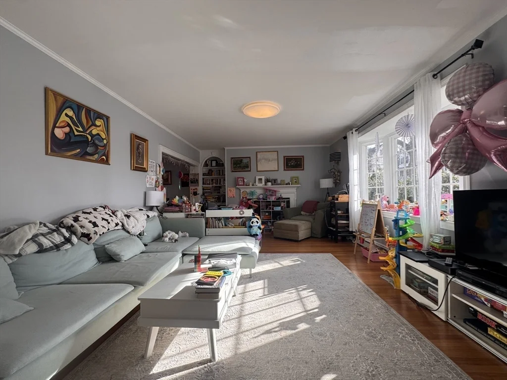 4 bed, 2 bath apartment for rent at 10-12 Webster St Unit 1, Winchester — photo 6 of 31