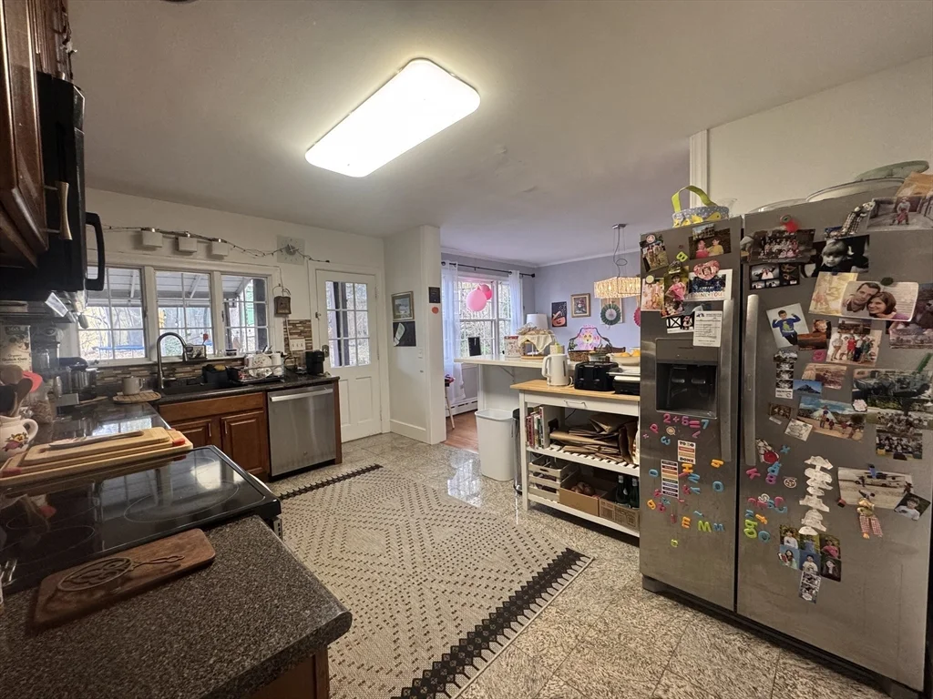 4 bed, 2 bath apartment for rent at 10-12 Webster St Unit 1, Winchester — photo 3 of 31