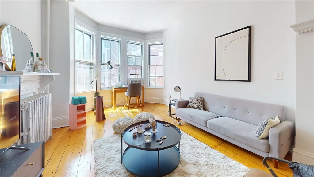 2 bed, 1 bath apartment for rent at 10-14 Union Park Unit 2, South End — photo 1 of 12