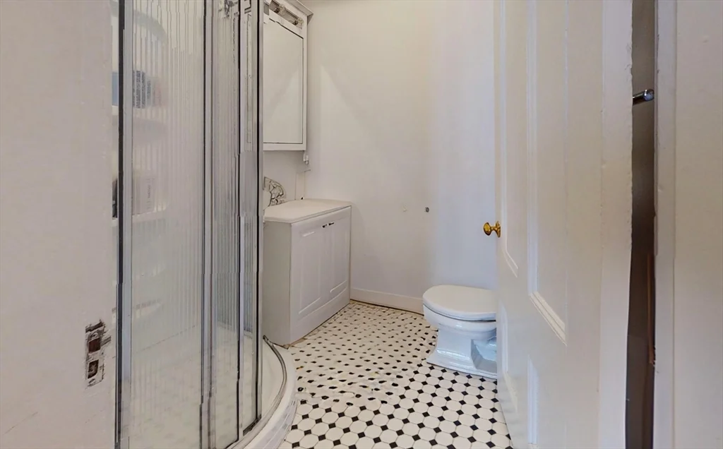 2 bed, 1 bath apartment for rent at 10-14 Union Park Unit 2, South End — photo 11 of 12