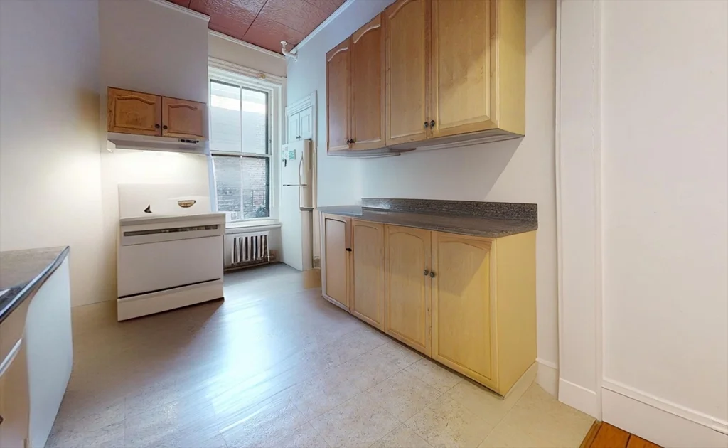 2 bed, 1 bath apartment for rent at 10-14 Union Park Unit 2, South End — photo 2 of 12