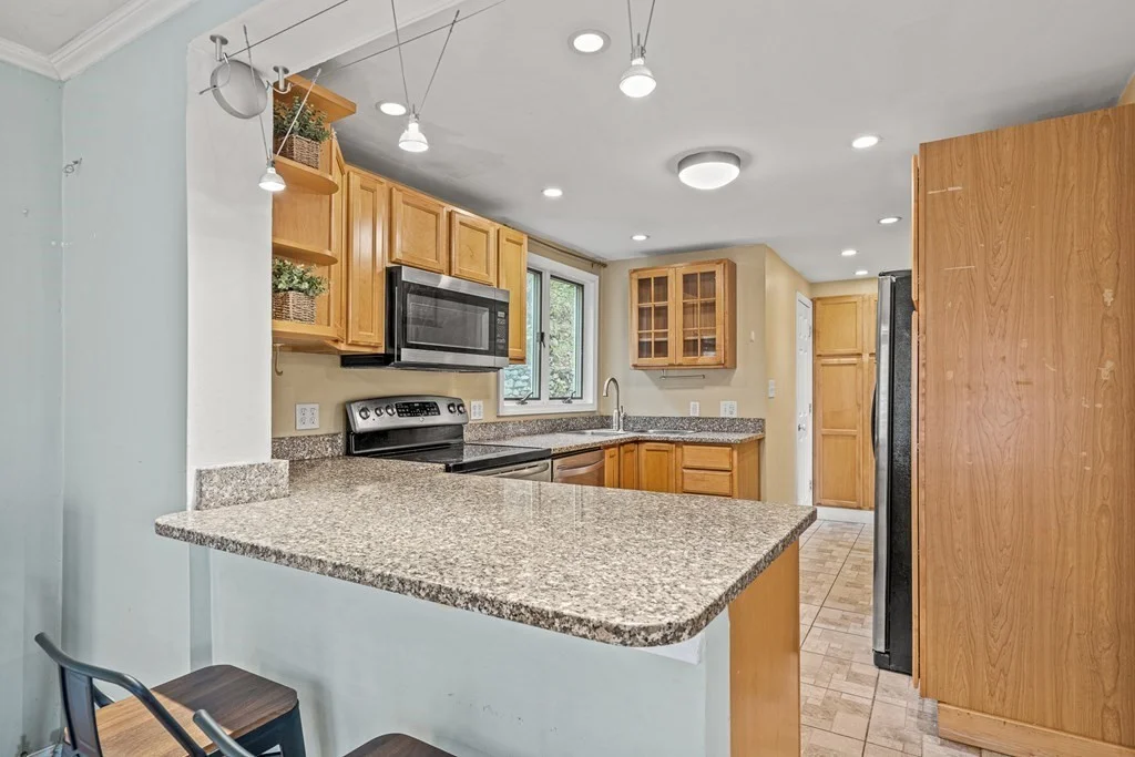 3 bed, 2 bath apartment for rent at 10 A Chesterford Rd East, Winchester — photo 20 of 42