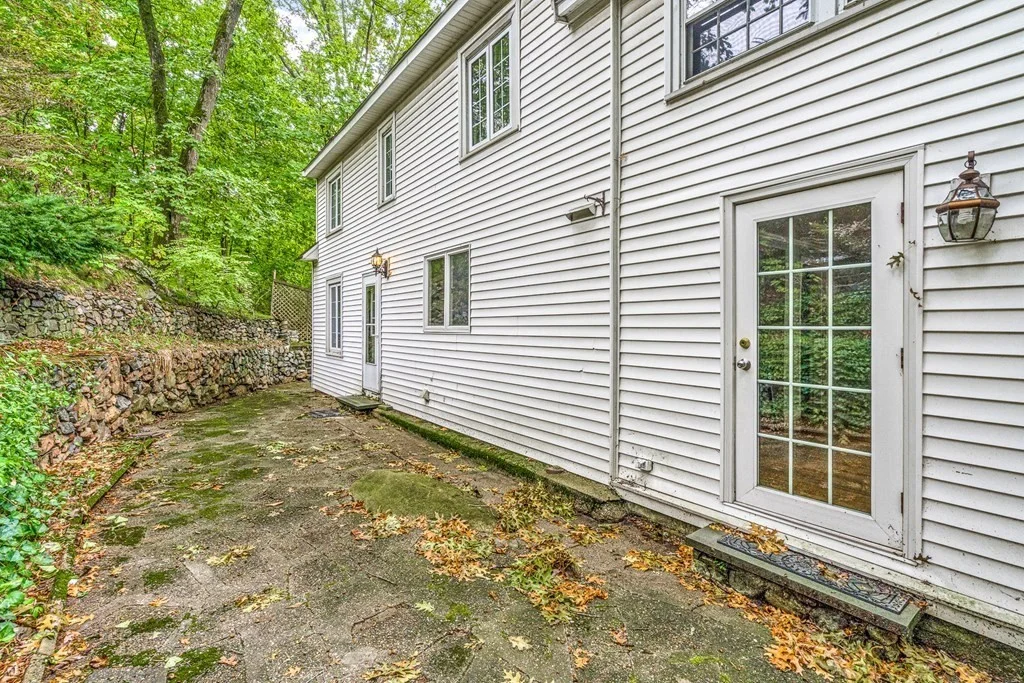 3 bed, 2 bath apartment for rent at 10 A Chesterford Rd East, Winchester — photo 36 of 42