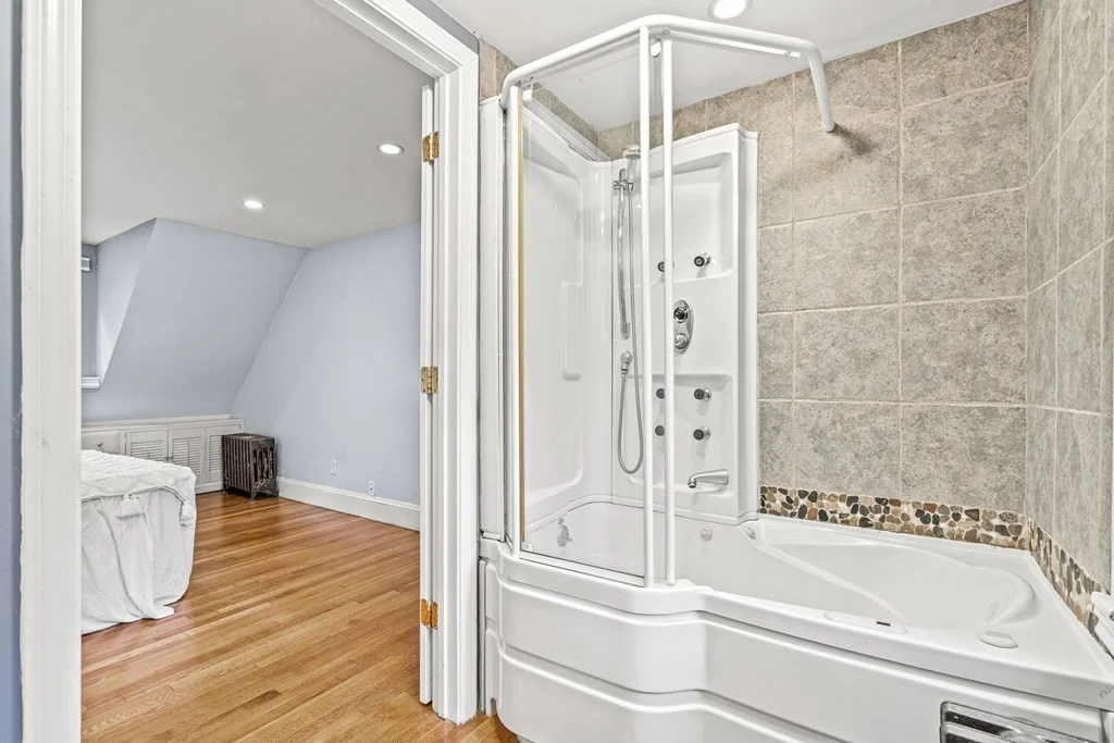 3 bed, 2 bath apartment for rent at 10 A Chesterford Rd East, Winchester — photo 29 of 42