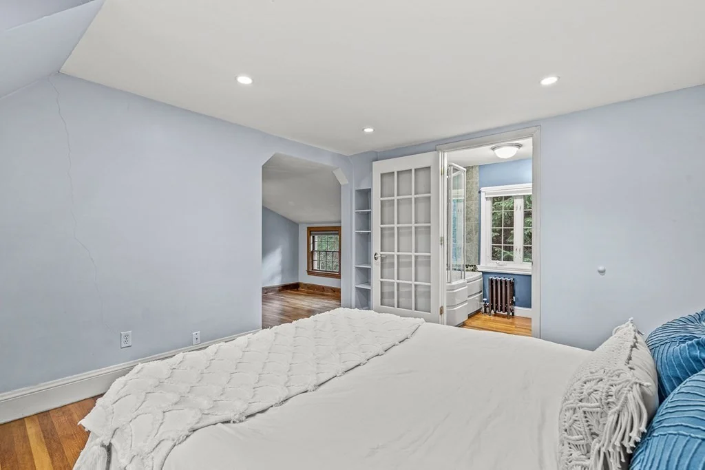 3 bed, 2 bath apartment for rent at 10 A Chesterford Rd East, Winchester — photo 25 of 42
