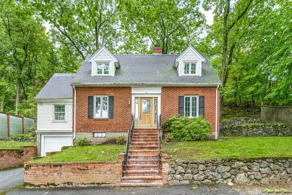 3 bed, 2 bath apartment for rent at 10 A Chesterford Rd East, Winchester — photo 1 of 42