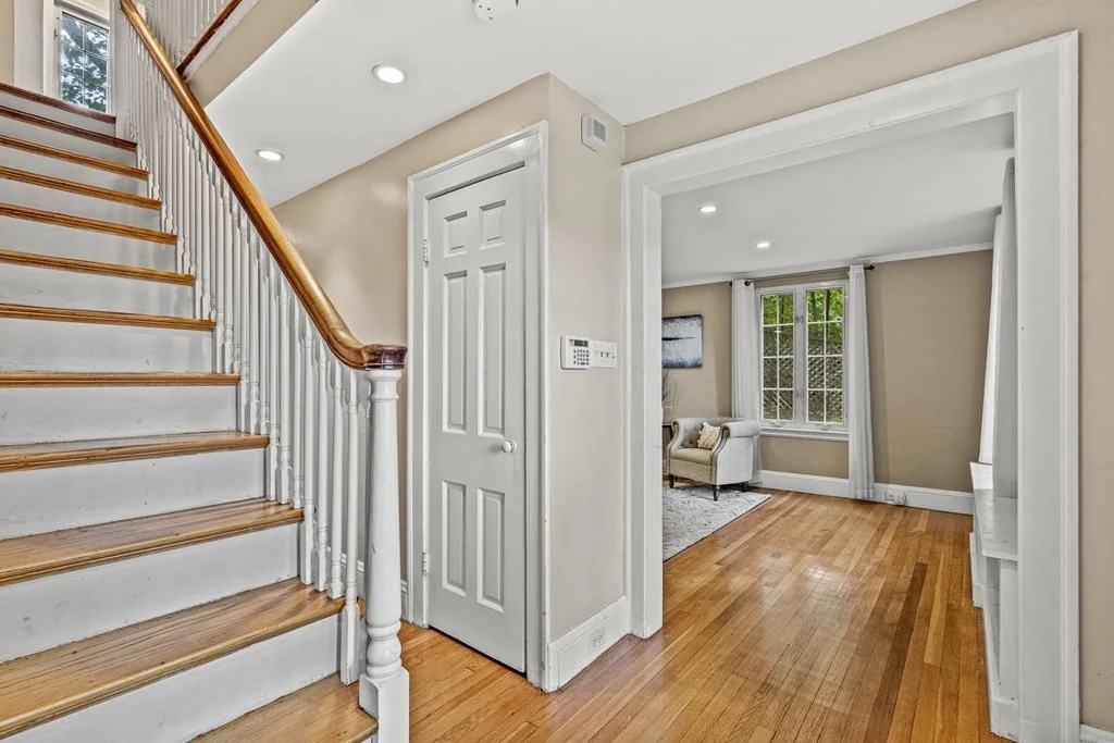 3 bed, 2 bath apartment for rent at 10 A Chesterford Rd East, Winchester — photo 4 of 42