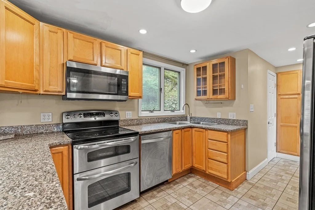 3 bed, 2 bath apartment for rent at 10 A Chesterford Rd East, Winchester — photo 19 of 42