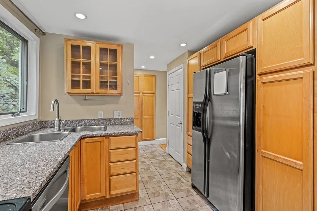 3 bed, 2 bath apartment for rent at 10 A Chesterford Rd East, Winchester — photo 17 of 42