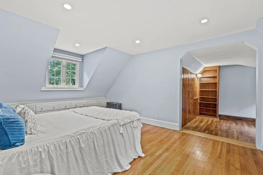 3 bed, 2 bath apartment for rent at 10 A Chesterford Rd East, Winchester — photo 24 of 42