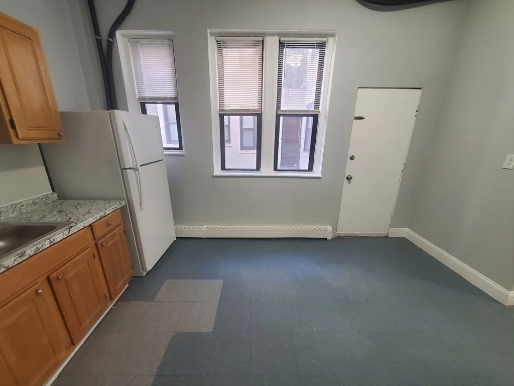 2 bed, 1 bath apartment for rent at 10 Abbotsford St Unit 1, Dorchester — photo 2 of 11