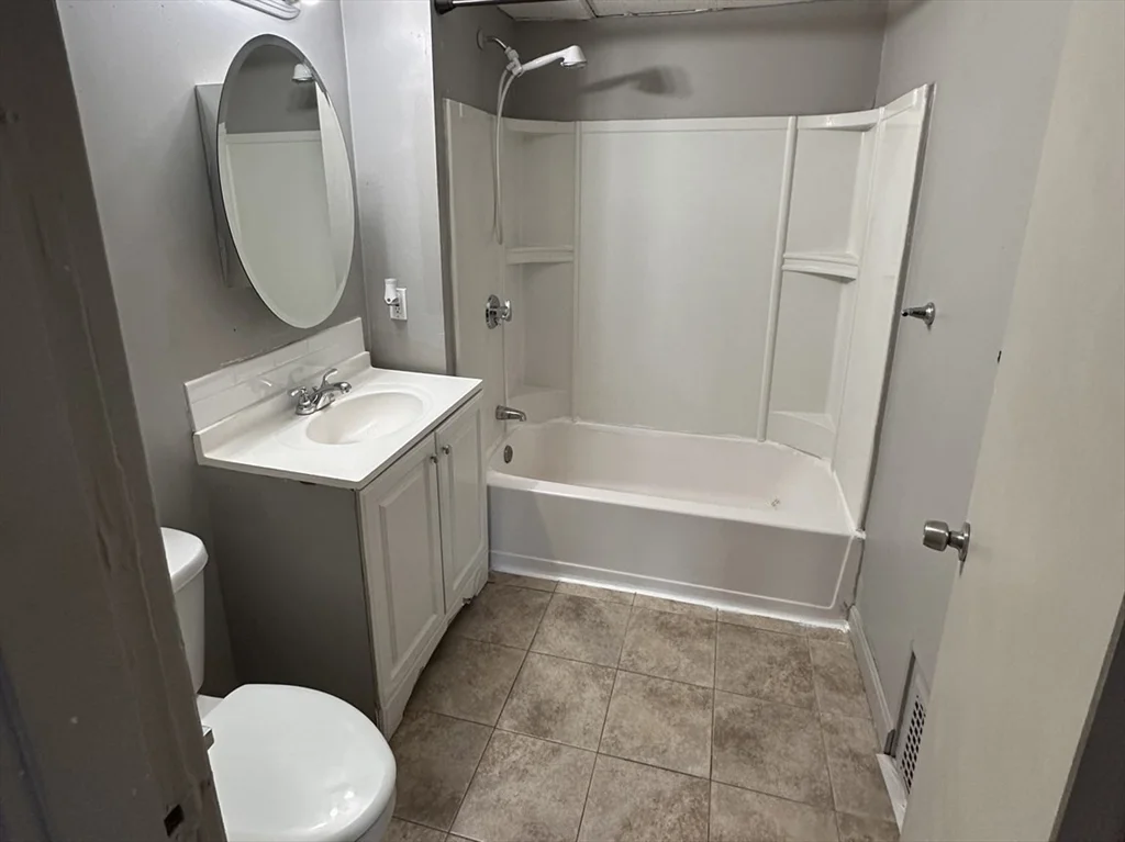 3 bed, 1 bath apartment for rent at 10 Adams St Unit 2, Lynn — photo 5 of 7