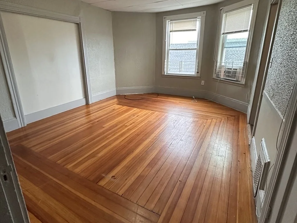 3 bed, 1 bath apartment for rent at 10 Adams St Unit 2, Lynn — photo 4 of 7