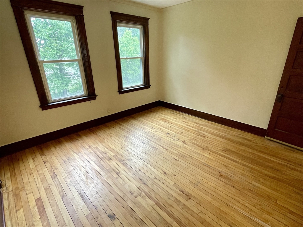 3 bed, 1 bath apartment for rent at 10 Agawam St Unit 2, Worcester — photo 11 of 17